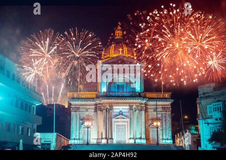 Malta Valletta notte Festival dei fuochi d'artificio. Concetto di viaggio Foto Stock