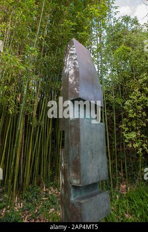 Conversazione con Magic pietre (1973) : Barbara Hepworth Sculpture Garden, St Ives, Cornwall Foto Stock