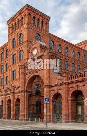 Manfaktura è enorme centro commerciale e di intrattenimento con la ex-fabbrica di proprietà di Israele Poznański factory di Łódź, Polonia. Foto Stock