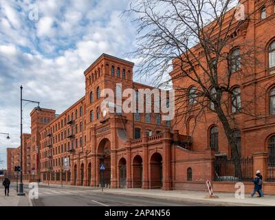 Manfaktura è enorme centro commerciale e di intrattenimento con la ex-fabbrica di proprietà di Israele Poznański factory di Łódź, Polonia. Foto Stock