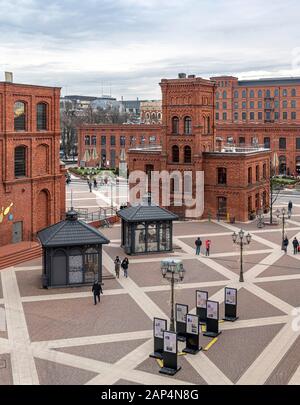 Manfaktura è enorme centro commerciale e di intrattenimento con la ex-fabbrica di proprietà di Israele Poznański factory di Łódź, Polonia. Foto Stock