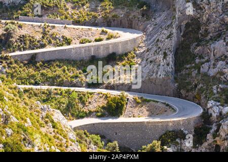 Uno spettacolare percorso attraverso la Serra de Tramuntana montagne in Mallorca. Spagna Foto Stock