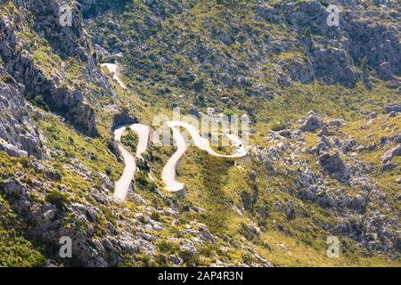 Uno spettacolare percorso attraverso la Serra de Tramuntana montagne in Mallorca. Spagna Foto Stock