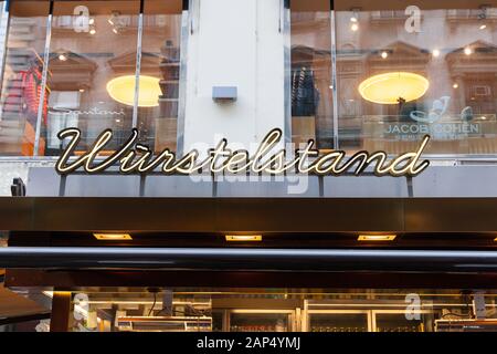 Cartello Con La Scritta Würstlstand, Kupferschmiedgasse, Vienna Wien, Austria. Foto Stock