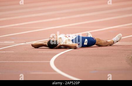 Doha, Katar. Il 30 settembre, 2019. Jakob INGEBRIGTSEN (né/quinto posto) giace esaurito in pista, Uomini 5000m finale, su 30.09.2019 mondiali di atletica 2019 a Doha/Qatar, dal 27.09. - 10.10.2019. Â | Utilizzo di credito in tutto il mondo: dpa/Alamy Live News Foto Stock