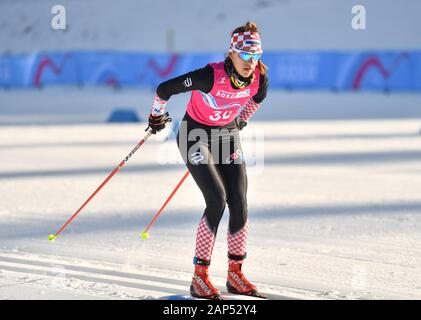 Le Chenit, Svizzera. Xxi gen, 2020. Tena Hadzic di Croazia compete durante la donna 5km classica di sci di fondo della manifestazione presso il 3° Gioventù Giochi Olimpici Invernali, a Vallee de Joux Centro nordico, Svizzera, a gennaio 21, 2020. Credito: Wu Huiwo/Xinhua/Alamy Live News Foto Stock