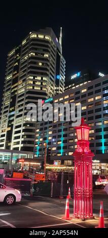 Viaduct Harbour, Auckland / Nuova Zelanda - 12 dicembre 2019: La bella scena che circonda il porto Viaduct, baia marina e quartiere Wynyard Foto Stock