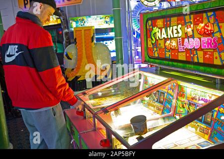 Divertimento Sul Molo Di Brighton Foto Stock