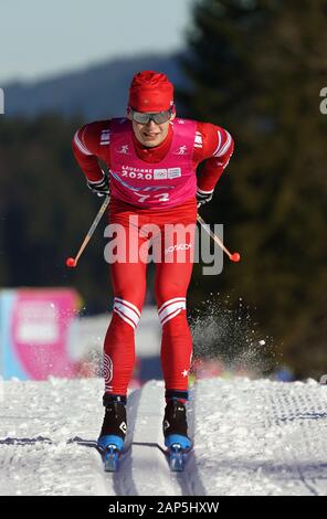 Le Chenit, Svizzera. Xxi gen, 2020. Nikita Pisarev della Russia compete durante gli uomini 10km classica di sci di fondo della manifestazione presso il 3° Gioventù Giochi Olimpici Invernali, a Vallee de Joux Centro nordico, Svizzera, a gennaio 21, 2020. Credito: Wang Qingqin/Xinhua/Alamy Live News Foto Stock