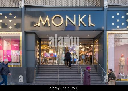 Negozio di abbigliamento Monki nel centro di Birmingham, Regno Unito Foto Stock