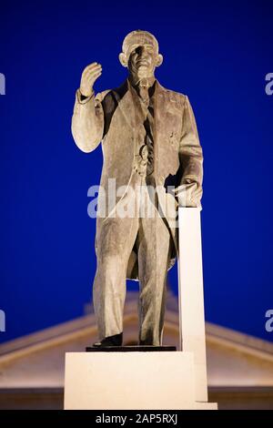 Statua di Giorgio Borg Olivier al Castille Square a La Valletta, Malta Foto Stock