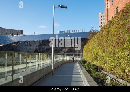 Riflessioni fuori Grand Central e New Street Station edificio a Birmingham, Regno Unito Foto Stock