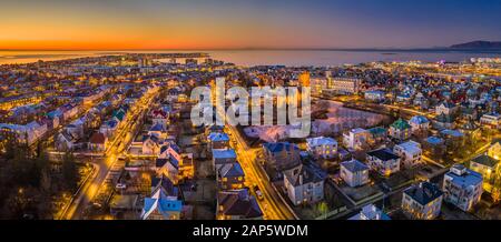 Crepuscolo, Reykjavik, Islanda. Questa immagine viene girato utilizzando un drone Foto Stock