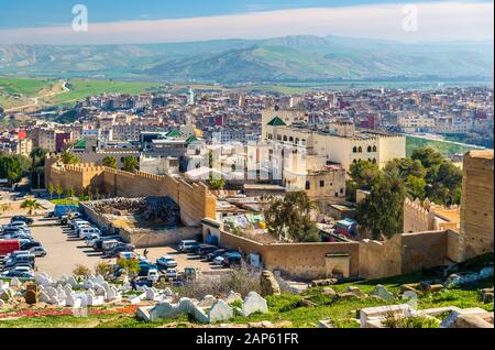 Mura fortificate intorno alla Medina di Fes, Marocco Foto Stock