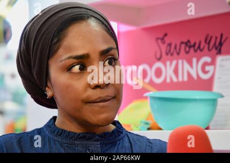 Nadiya Hussain. Wilton Bradley Stand, Toy Fair, Olympia, Kensington, Londra. Regno Unito Foto Stock