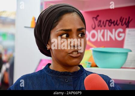 Nadiya Hussain. Wilton Bradley Stand, Toy Fair, Olympia, Kensington, Londra. Regno Unito Foto Stock