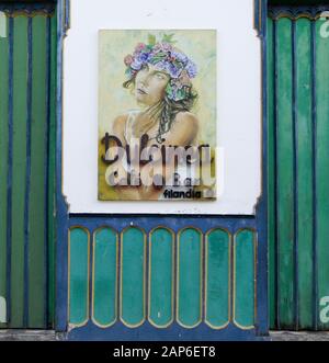 Segno sulla parte esterna di Dulcinea Cafe e Bar nel triangolo di caffè storico di Filandia, dipartimento di Quindio, Colombia Foto Stock