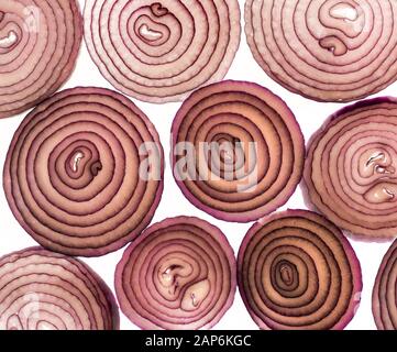 Cipolle rosse "elettriche" coltivate in casa Foto Stock