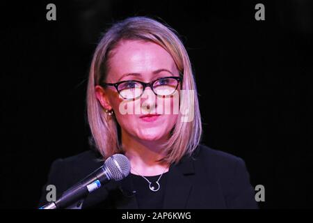 Leadership laburista candidato Rebecca Long-Bailey parla di sostenitori in un evento di campagna a Hackney, Londra. Foto Stock