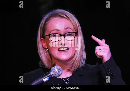 Leadership laburista candidato Rebecca Long-Bailey parla di sostenitori in un evento di campagna a Hackney, Londra. Foto Stock