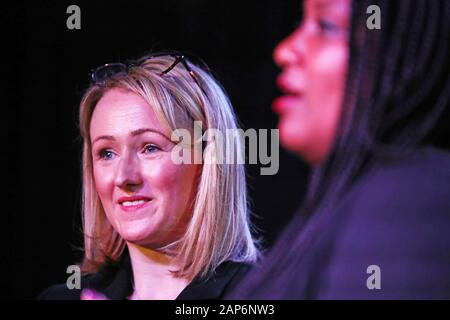 Leadership laburista candidato Rebecca Long-Bailey parla di sostenitori in un evento di campagna a Hackney, Londra. Foto Stock