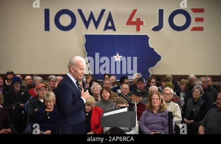 Ames, Stati Uniti. Xxi gen, 2020. Candidato presidenziale democratico per il 2020 ex Vice presidente Joe Biden rende commento durante un evento comunitario in Ames, Iowa, Martedì, 21 gennaio, 2020. I candidati continuano a campagna davanti a Iowa's first-in-la-nazione Caucaso del 3 febbraio. Foto di Mike Theiler/UPI. Credito: UPI/Alamy Live News Foto Stock