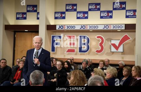 Ames, Stati Uniti. Xxi gen, 2020. Candidato presidenziale democratico per il 2020 ex Vice presidente Joe Biden rende commento durante un evento comunitario in Ames, Iowa, Martedì, 21 gennaio, 2020. I candidati continuano a campagna davanti a Iowa's first-in-la-nazione Caucaso del 3 febbraio. Foto di Mike Theiler/UPI. Credito: UPI/Alamy Live News Foto Stock