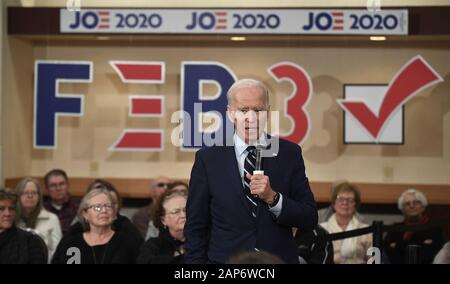 Ames, Stati Uniti. Xxi gen, 2020. Candidato presidenziale democratico per il 2020 ex Vice presidente Joe Biden rende commento durante un evento comunitario in Ames, Iowa, Martedì, 21 gennaio, 2020. I candidati continuano a campagna davanti a Iowa's first-in-la-nazione Caucaso del 3 febbraio. Foto di Mike Theiler/UPI. Credito: UPI/Alamy Live News Foto Stock