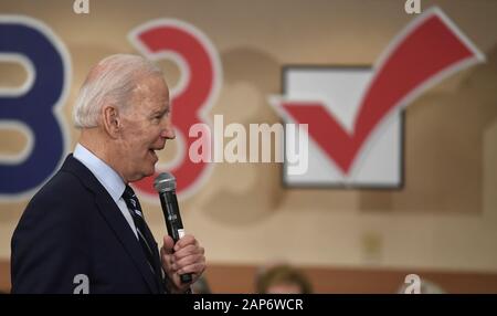 Ames, Stati Uniti. Xxi gen, 2020. Candidato presidenziale democratico per il 2020 ex Vice presidente Joe Biden rende commento durante un evento comunitario in Ames, Iowa, Martedì, 21 gennaio, 2020. I candidati continuano a campagna davanti a Iowa's first-in-la-nazione Caucaso del 3 febbraio. Foto di Mike Theiler/UPI. Credito: UPI/Alamy Live News Foto Stock