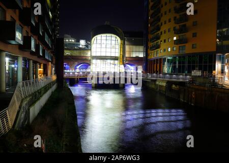 L'ingresso sud alla stazione ferroviaria di Leeds Foto Stock