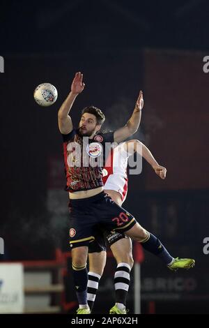 Exeter, Regno Unito. Xxi gen, 2020. Jake Cassidy di Stevenage durante l EFL Football League Trophy match tra Exeter City e Stevenage presso il St James Park, Exeter, Inghilterra il 21 gennaio 2020. Foto di Dave Peters. Solo uso editoriale, è richiesta una licenza per uso commerciale. Nessun uso in scommesse, giochi o un singolo giocatore/club/league pubblicazioni. Credit: UK Sports Pics Ltd/Alamy Live News Foto Stock