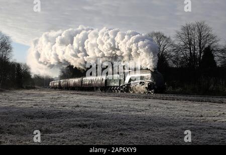 60009 Union of South Africa si allontana da Ramsbottom sulla East Lancs Railway. Foto Stock