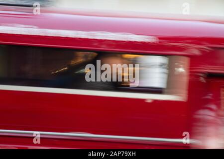 Taxi e stallo in strada, Chiang mai, Thailandia strada Foto Stock