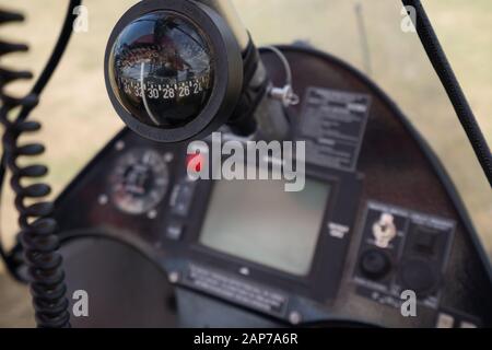 Ultraleggero velivolo ultraleggero autogiro all'interno del quadro della strumentazione Foto Stock