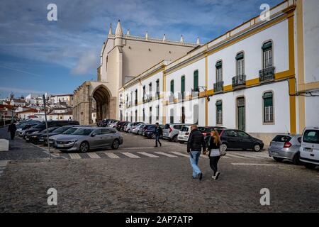 Evora, Portogallo - Chiesa di San Francesco e Cappella di Bones edificio Foto Stock