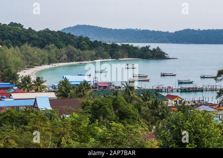 La baia di Koh Toch villaggio su Koh Rong Isola, Cambogia Foto Stock