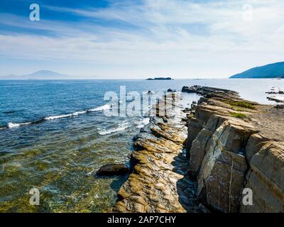 Punta del Carnero y Estrecho de Gibraltar, il Parque Natural del Estrecho, Algeciras, Campo de Gibraltar, Cadice, Andalusia, Spagna, Europa Foto Stock