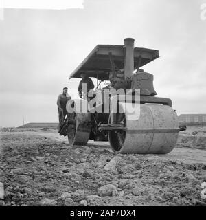 Costruzione Europaboulevard nella città giardino Buitenveldert Data: 10 aprile 1961 Luogo: Buitenveldert Parole chiave: macchine Foto Stock