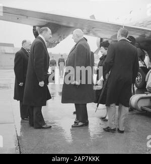 Visita il Presidente De Gaulle ai Paesi Bassi. Lun, De Gaulle e la onorevole De Gaulle Data: 16 marzo 1963 Località: Paesi Bassi Parole chiave: visite nome personale: Gaulle, Charles de, lun, J.A.M.H., lun, Giuseppe Foto Stock