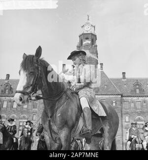 Coolsingel van Rotterdam, una delegazione Berkel-Rodenr a cavallo per raccontare il comune questa notizia Data: giugno 8, 1963 Posizione: Berkel-Rodenrijs, Rotterdam Parole chiave: le delegazioni, comuni nome personale: Coolsingel Foto Stock