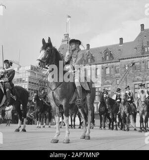 Coolsingel van Rotterdam, una delegazione Berkel-Rodenr a cavallo per raccontare il comune questa notizia Data: giugno 8, 1963 Posizione: Berkel-Rodenrijs, Rotterdam Parole chiave: le delegazioni, comuni nome personale: Coolsingel Foto Stock