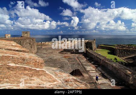 Castillo San Cristobal è una delle due imponenti fortificazioni costruite dalla Spagna per proteggere l'antica città coloniale di San Juan, a Porto Rico Foto Stock