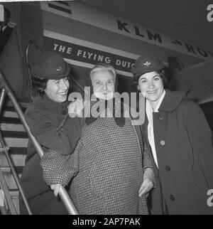 Anna Strik rifugiati olandese da Atene dopo 43 anni indietro. Un caloroso benvenuto ai bambini di famiglie e sorelle per gli arrivi Data: 2 dicembre 1963 Parole chiave: bambini, ricevute, rifugiati, famiglie Foto Stock