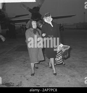 Anna Strik rifugiati olandese da Atene dopo 43 anni indietro. Un caloroso benvenuto ai bambini di famiglie e sorelle per gli arrivi Data: 2 dicembre 1963 Parole chiave: bambini, ricevute, rifugiati, famiglie Foto Stock