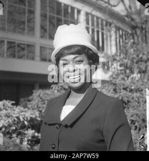 Cantanti jazz americani-belgi in Watch the Empire Show, Donna Hightower dopo la conferenza stampa (headline) Data: 10 aprile 1964 Parole Chiave: Conferenze stampa Nome personale: Donna Hightower Foto Stock