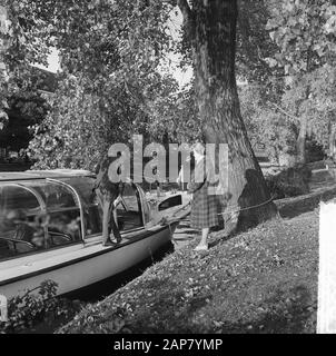 Azione Watergeus iniziato, trasporto in barca al centro Data: 1 ottobre 1964 Parole Chiave: Barche del canale Foto Stock