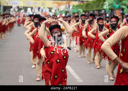 Cebu City, Filippine 19th Gennaio 2020.i ballerini di strada che partecipano al Festival di Sinulog, Grand Street Parade, uno dei più grandi festival di strada in Foto Stock