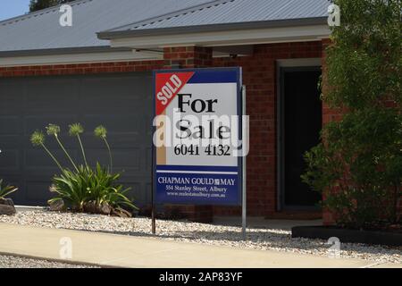 Cartelli australiani 'in vendita' Foto Stock