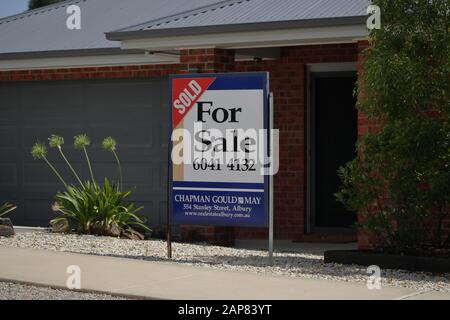 Cartelli australiani 'in vendita' Foto Stock