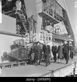 Visita di lavoro della Regina Juliana all'area portuale di Rotterdam Descrizione: Visualizzazione installazioni portuali Data: 28 ottobre 1966 Località: Rotterdam, Olanda del Sud Parole Chiave: Porti, visite reali Nome personale: Juliana (queen Netherlands) Foto Stock